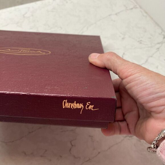 Anna Perenna Christmas Eve By P. Buckley Moss Plate with Certificate and Box - Picture 3 of 7